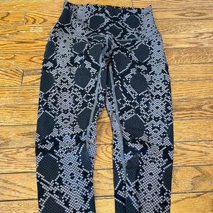 WUNDER UNDER HIGH WAISTED LEGGINGS